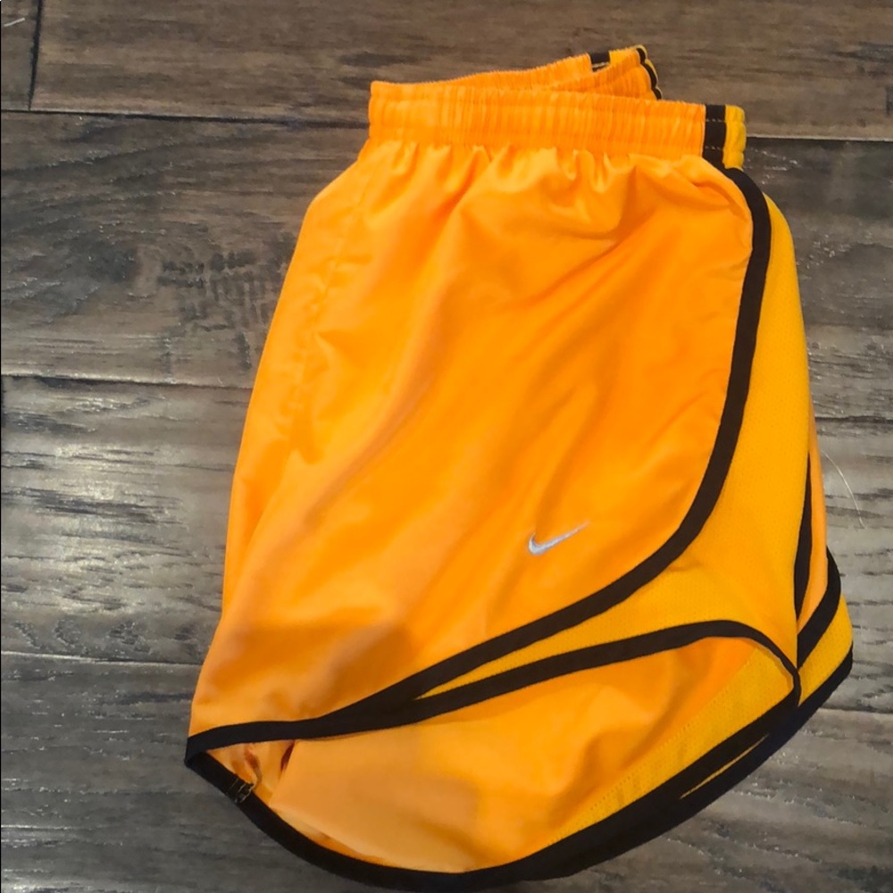 Nike tempo shorts size s